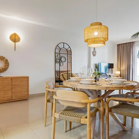 Casa Livia Met Aupingbedden Estepona