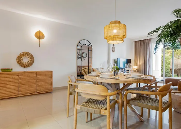 Casa Livia Met Aupingbedden Estepona