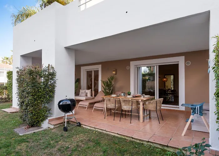 Casa Livia Met Aupingbedden Estepona