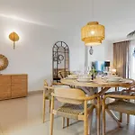 Casa Livia Met Aupingbedden Estepona